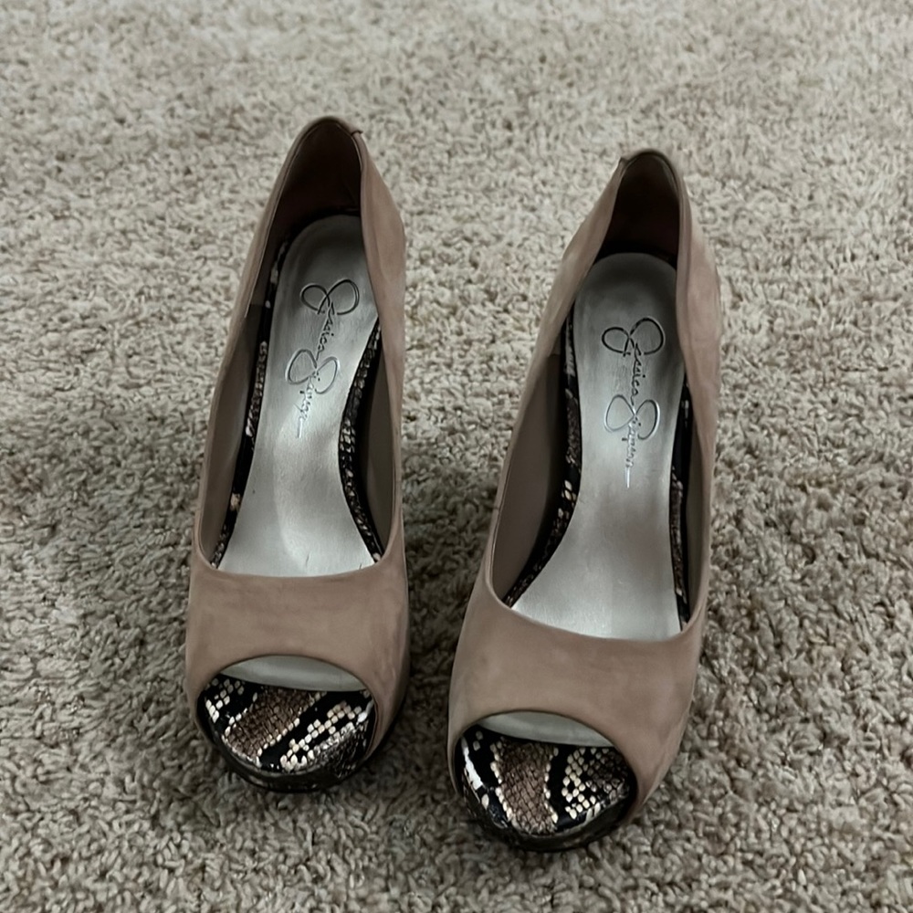 Jessica Simpson size 8